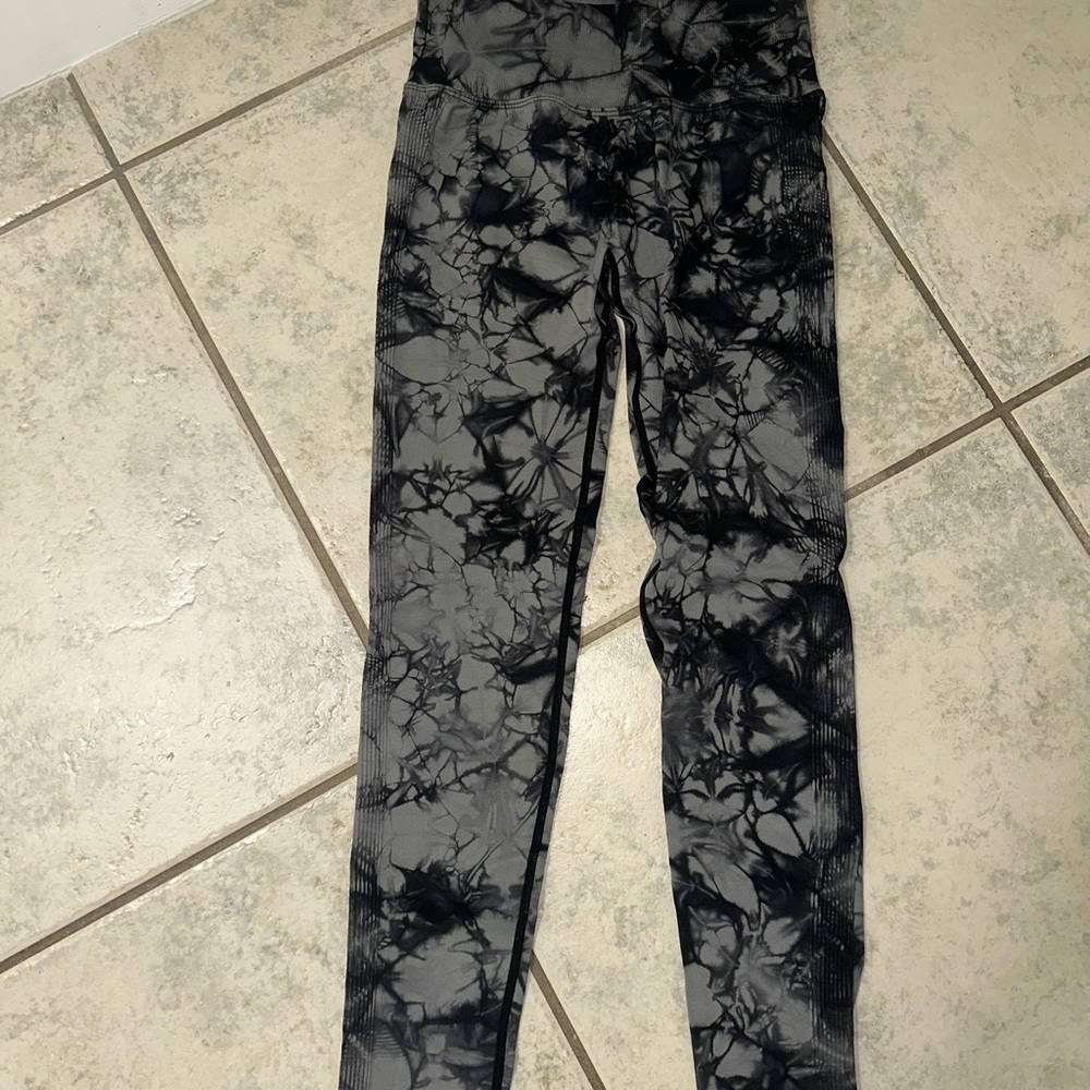 PCHEEBUM Black and Gray Tie-Dye Leggings